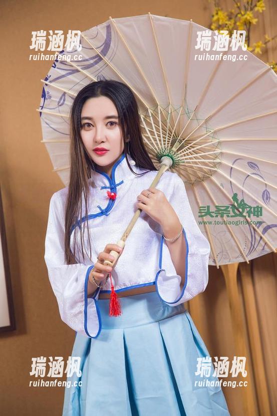 头条女神 - 高萌萌的裸足：美图里藏着的细腻资源