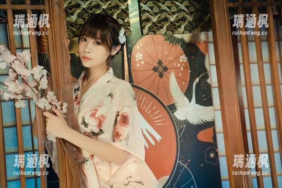 奈汐酱Nice的写真大解析：私房里的木偶俏皮捣蛋