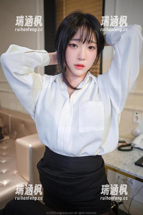 赞美无圣光下的美图，姜仁卿(강인경)的召唤师女孩果然不负期待，越看越想再看一眼。