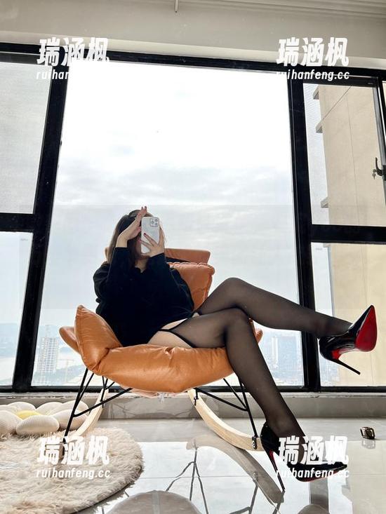 微密圈 - 怎能不说难以置信，安妮yoo的万圣节更新，光影里的美图让人欲罢不能！