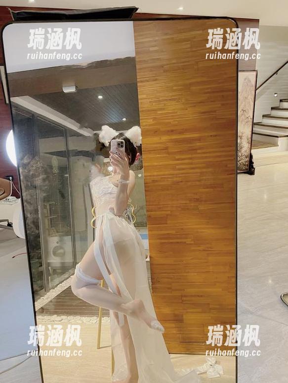 微密圈 - 原图中的“小玉吃果冻”，这软萌妹纸谁能抵挡得了！
