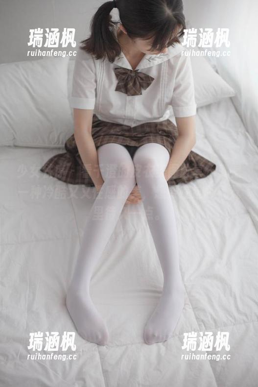少女秩序 - 看千澄的皮衣美图分享，就是一种冷酷又又性感的美，想要在这种气氛里待久一点。