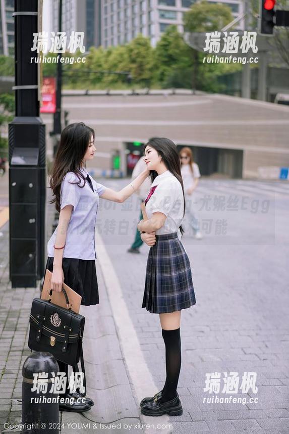 尤蜜荟 - 显瘦or显白？Egg-尤妮丝Egg教你玩转白衬衫的万种可能