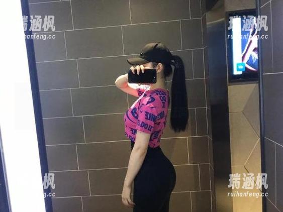 微密圈 - 左公子666红色套装合集，果然是要把眼球都吸过来，能不能稍微低调点？