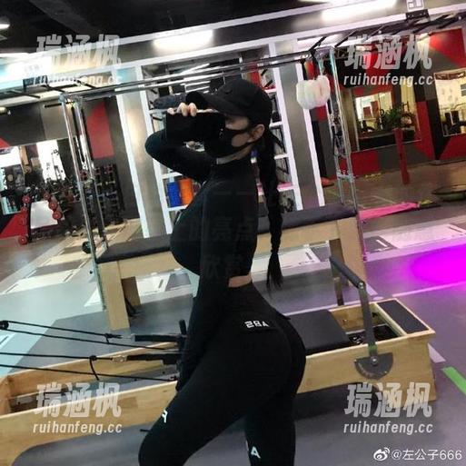 微密圈 - 白色全套——让左公子666的作品成为你屏幕上的亮点，随手下载，随意欣赏。