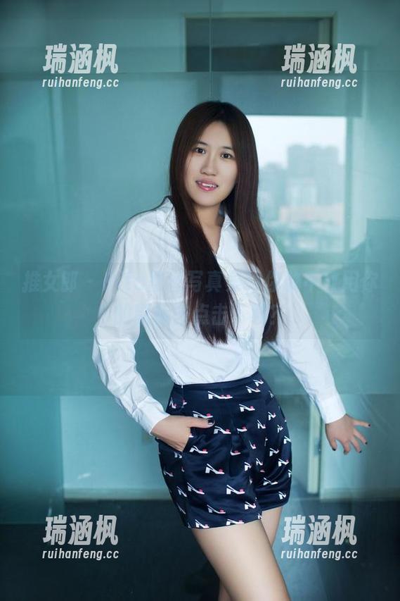 推女郎 - Rita黑丝写真集，你敢不敢用你的鼠标去点击下载？