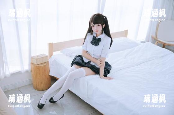 无圣光的日奈娇红裙合集，衣服好，就不用说太多了。