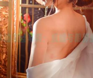 是青水的黑丝写真：妩媚与阴影的碰撞