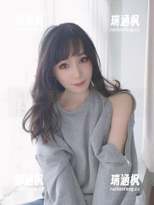 “秘书”不只是职场角色，木之本果最新作品集含泪看