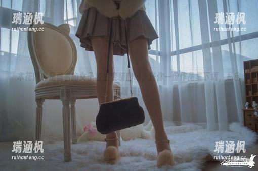 木花琳琳是勇者的女子校生变装密码，送你一份作品集下载，私密又暧昧！