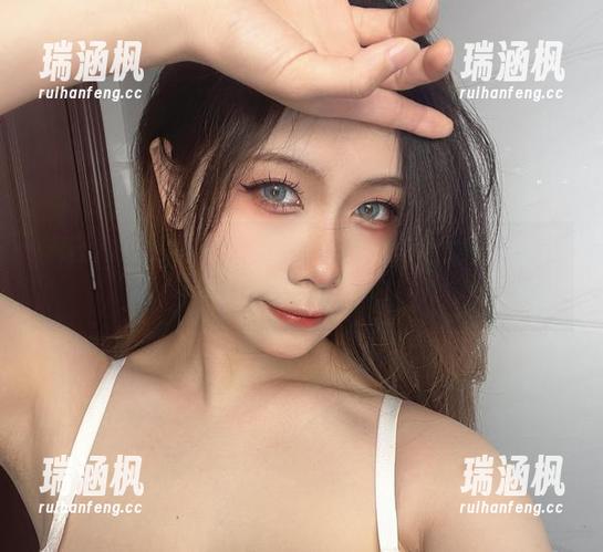 末夜787的黑色漆皮兔女郎：照片太美，资源都得瑟了好几圈！