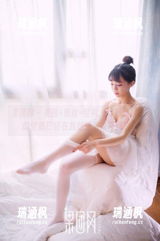 果团网 - 美图+黑丝=经典，爱丽莎LISA的壁纸已经在我脑海里循环播放！