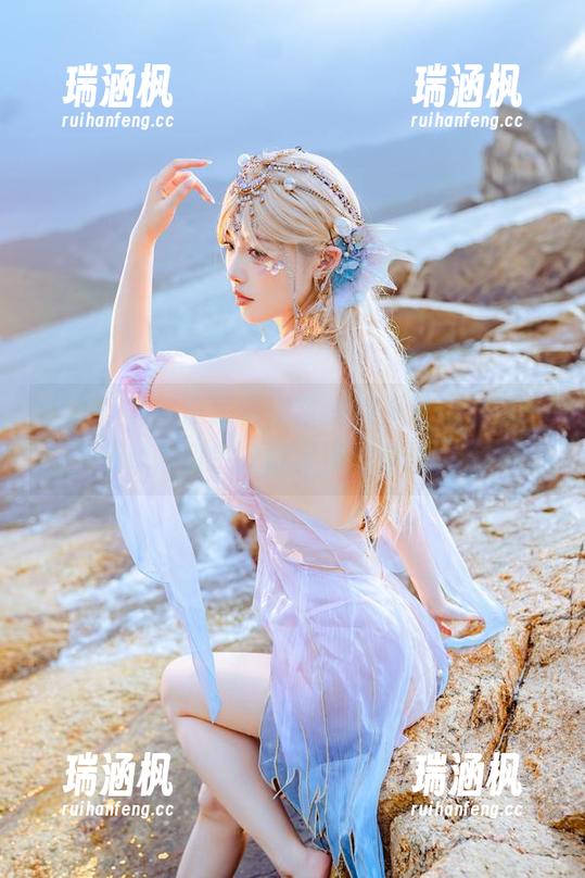 皮衣搭配桃良阿宅，写真集里的小情绪——分享一口气安静又不安静的魔力。