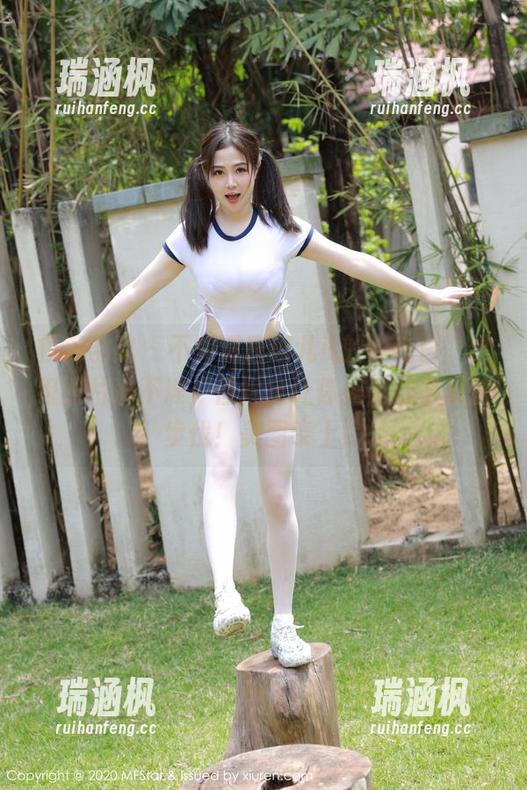 模范学院 - 不知道唐琪儿il的“纯白”这组照片准不准，但肯定让你拖延洗衣服的步伐！美图奉上！
