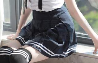 模范学院 - 想说收藏每一张短裙的夏玲蔓：作品集又来占我目光