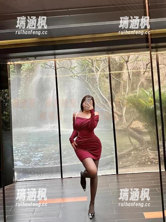 洁己u 微密圈 - 图库特辑:洁己u与圣诞树的神秘对话,分享你的猜想!