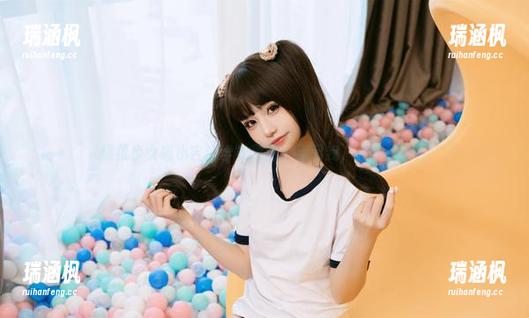 爆机少女喵小吉的学妹原图：别问我，先仔细看！