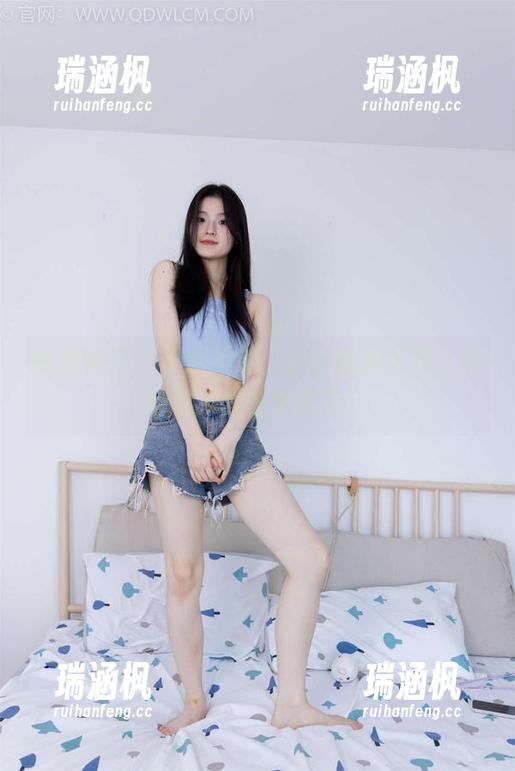 物恋传媒-小谷 物恋传媒 - 不得不说,小谷的眼镜照,最新图片引发争议了!