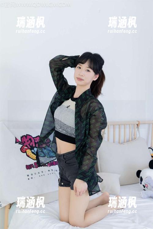 物恋传媒 - 学姐岚岚的私房美图，想给你写个小情书