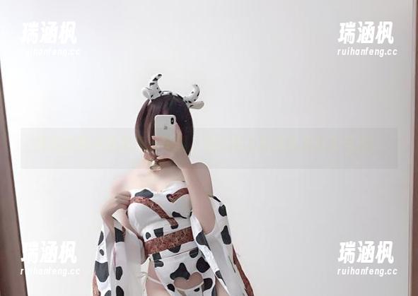 瓦斯塔亚小龙虾最新美图，偶尔穿上套装也是女王当道！