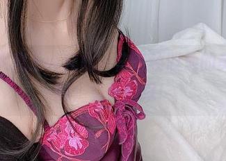 眼酱大魔王w在此，快来领取他的美腿套图，免费的哦！