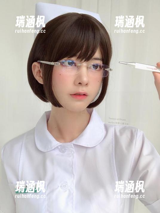 谁说居家不能有些色？眼酱大魔王w的写真集，让你目不转睛！