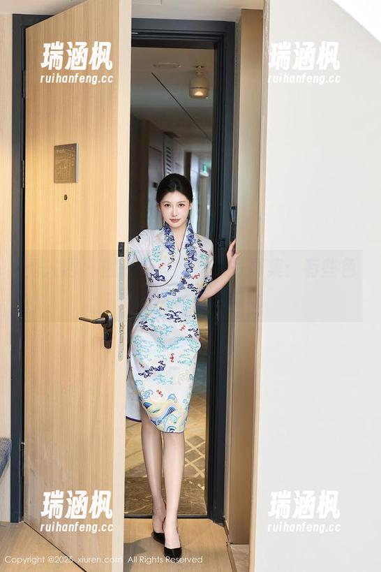 秀人网 - 恩一的“灰丝”写真集：有些色彩值得多看几眼哦