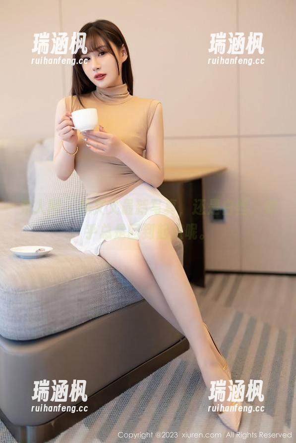 秀人网-林文文 秀人网 - 林文文最新写真,还是白丝,似乎总是回到起点呢。