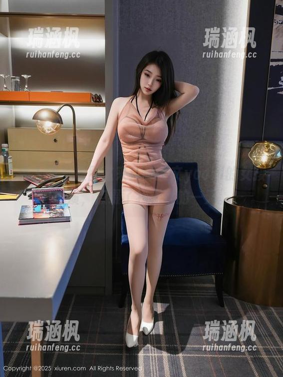 秀人网 - 原图过来！林文文yooki的女孩气质，点缀了我无聊的一天。