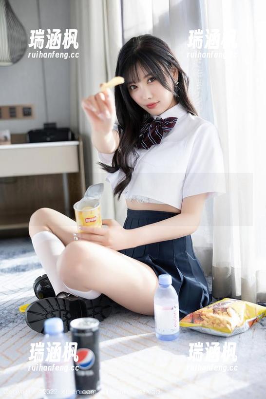 秀人网 - 浴缸里的林文文yooki，最新写真，水上水下都一样有戏！