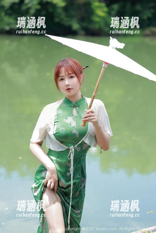 秀人网 - 水水姐的粉色风暴：美图合集让人想要一探究竟。