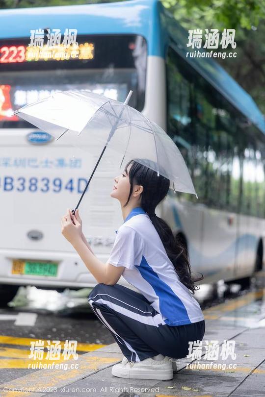 秀人网 - 当清妙的夏日写真碰上你的墙，把无趣的壁面渲染成清新的度假村。