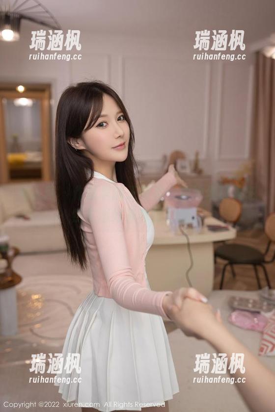 秀人网 - 作品里的王曼柔，做瑜伽让人忽然生出好多奇思妙想。