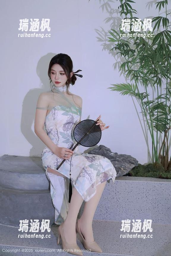 秀人网 - 王梓童Doirs学妹精选：当学习与青春撞个满怀！