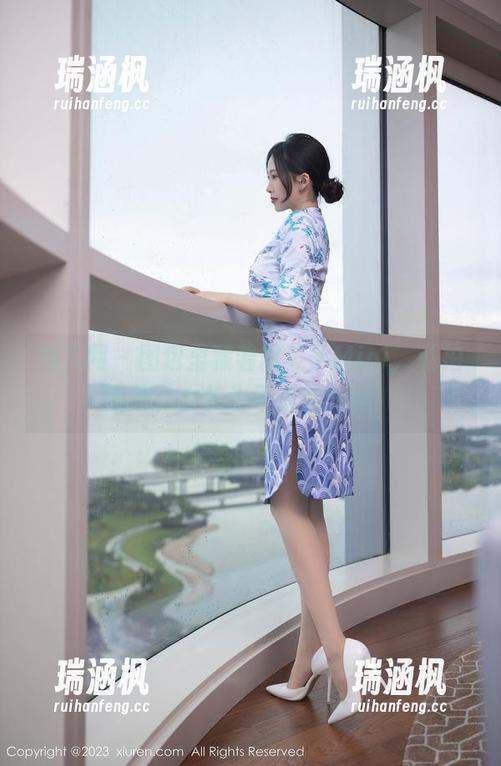秀人网-糯美子Mini 秀人网 - 图包里藏着糯美子Mini,私拍私心,女神也不过如此嘛!