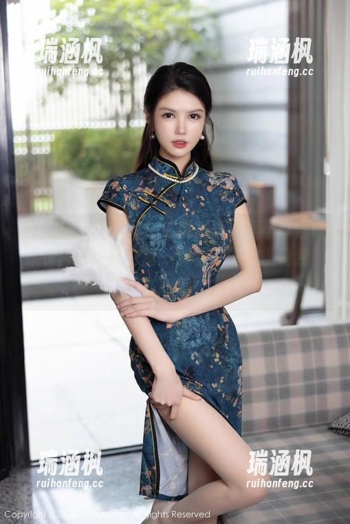 秀人网 - 看这里！艾栗栗栗栗栗栗吖最新泳衣合集：好像每一套都在说“别看我，我在撒娇”！