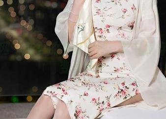 秀人网 - 蓝夏的免费套图：这礼服穿了能变身吗？
