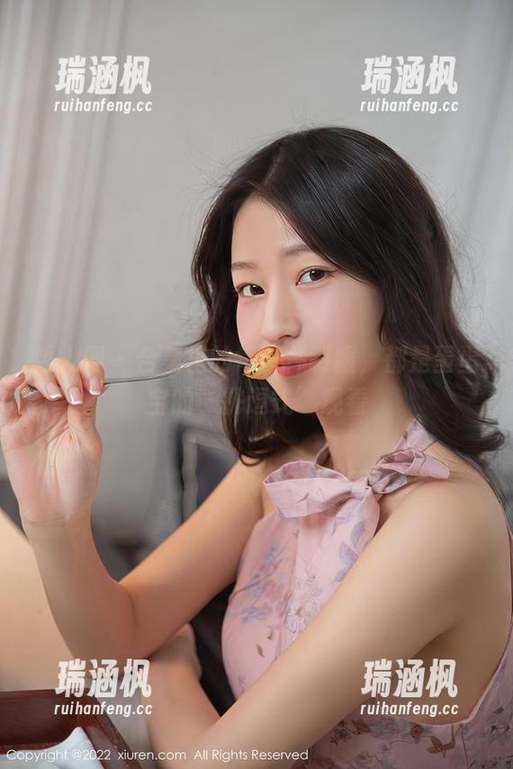秀人网 - 合集里的每一件制服，都是蛋蛋宝的‘挑逗式’观看