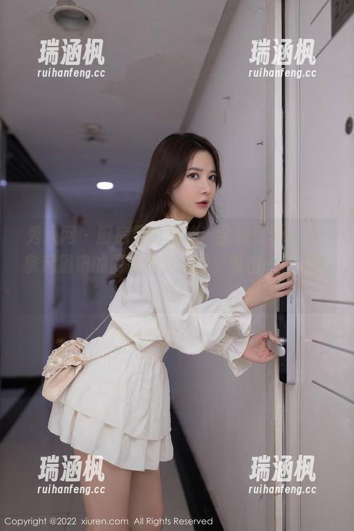 秀人网 - 厨房里的魔法：金妍兮Saki，拿起锅铲的厨娘写真套图，煮出一份美丽！