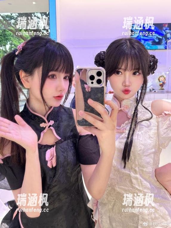 秋山AkI牛仔裤档案：这些高清照片，真惹人想入非非