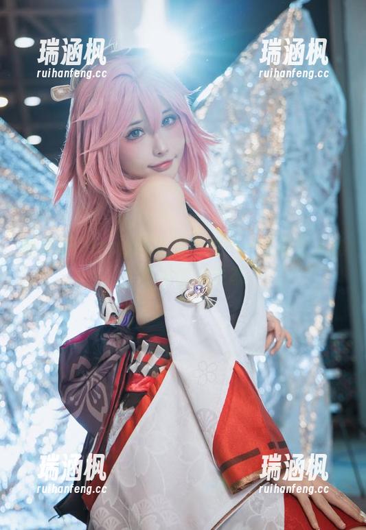 糖果果Candy的礼服全集——可别太入迷，不然容易失态