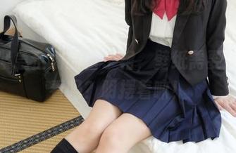 看着紧急企划的格子裙，壁纸需要这么好看吗？明摆着嘛！