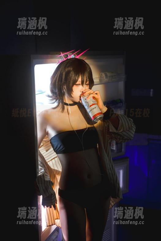纸悦Etsu_ko的高清物语，PA-15在校园里小心翼翼