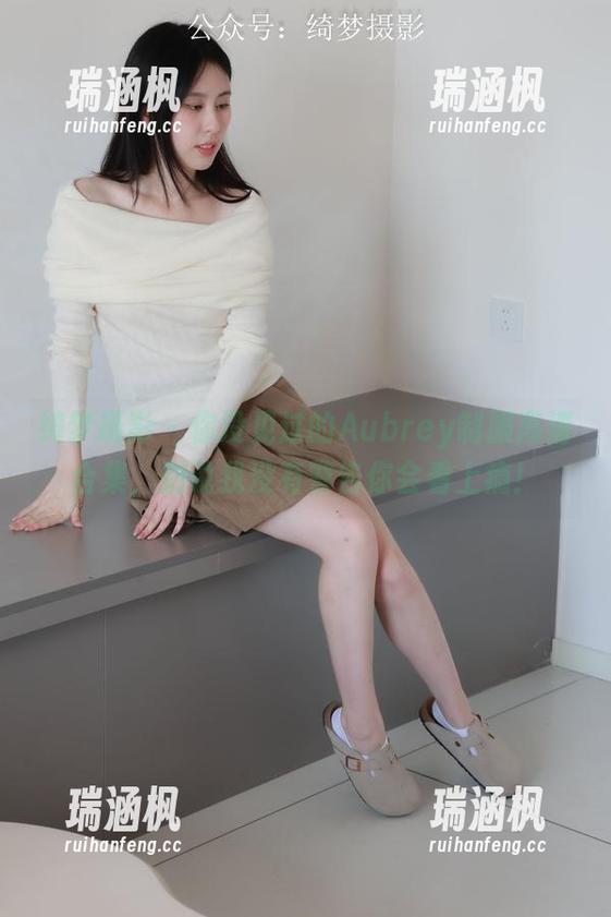 绮梦摄影 - 你没见过的Aubrey制服高清合集，别说我没有警告你会看上瘾！