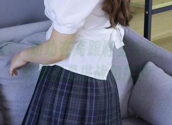 绮梦摄影 - 幼幼在高跟鞋里走路，照片里满满都是挑战和拼搏