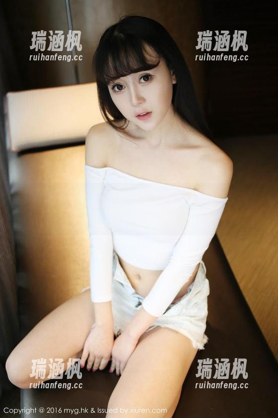 美媛馆 - 找到心仪的JK造型了吗？朱可儿最新美图来帮你解惑！