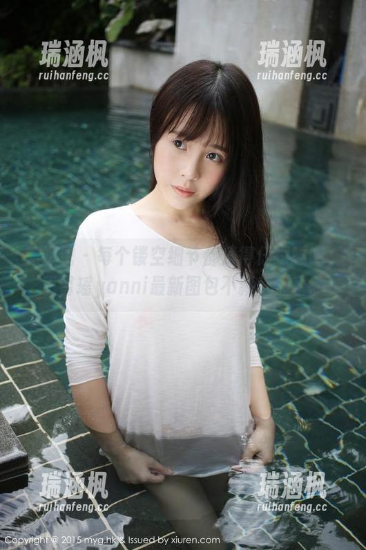 美媛馆 - 每个镂空细节都值得仔细瞧瞧，王馨瑶yanni最新图包不藏着掖着。