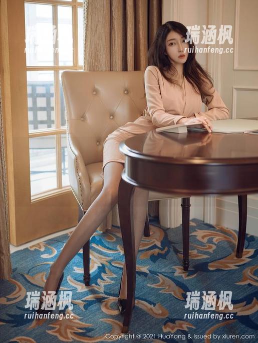花漾show - 来看看李晨晨的原图，这种白色配色我很纠结，但又不自觉地想多看几眼。