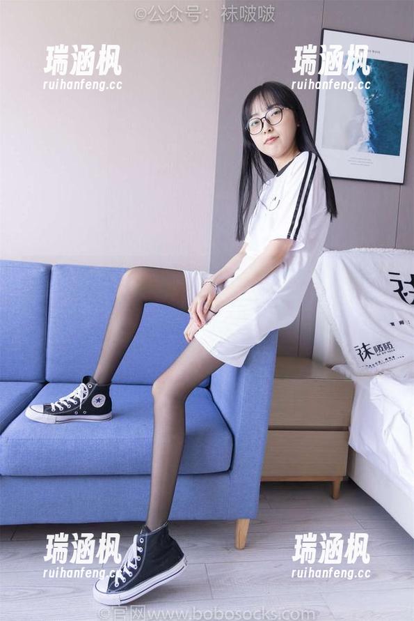 袜啵啵 - 敢不敢大胆挑战小甜豆的黑色船袜？免费作品，你会发现……袜子也有深意？
