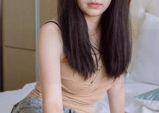 袜啵啵 - 谁说丝袜只是配角？甜甜圈的美图里，照片都充满了故事感。